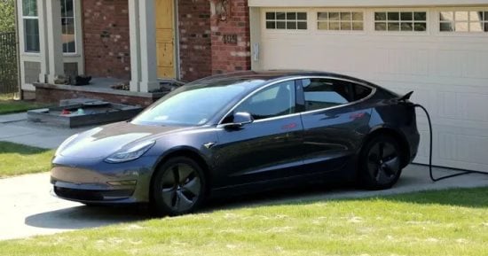 Read more about the article تركز شركة Tesla على سيارات الأجرة الآلية ذات الميزانية المحدودة بدلاً من النموذج الرخيص