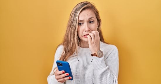 You are currently viewing فوبيا الرد على الهاتف… هو اضطراب يؤثر على الأعراض عند الرد على مكالمة