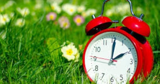 You are currently viewing التوقيت الصيفي.. كيف تضبط ساعتك البيولوجية ونومك عند تغيير الساعات؟