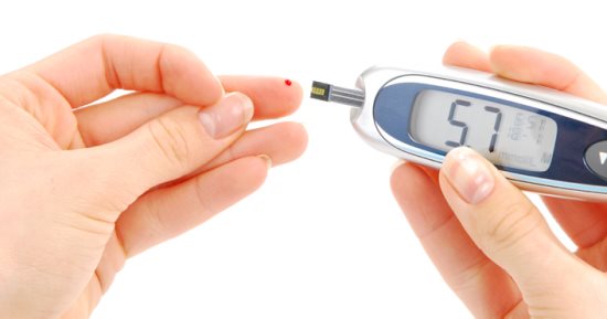 You are currently viewing كيف يؤثر تناول الطعام ببطء على صحة الجهاز الهضمي ومستويات السكر في الدم؟
