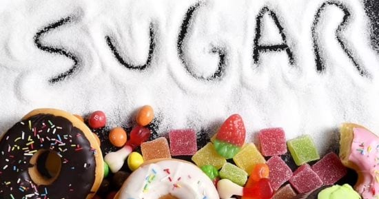You are currently viewing ماذا سيحدث لجسمك إذا توقفت عن تناول السكر الزائد؟