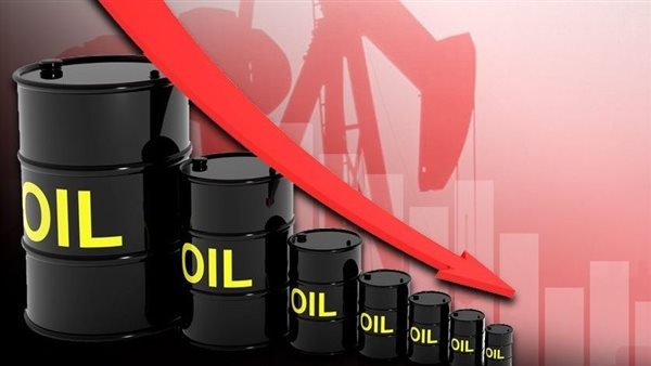 You are currently viewing أسعار النفط تواصل الانخفاض بسبب ضعف الطلب