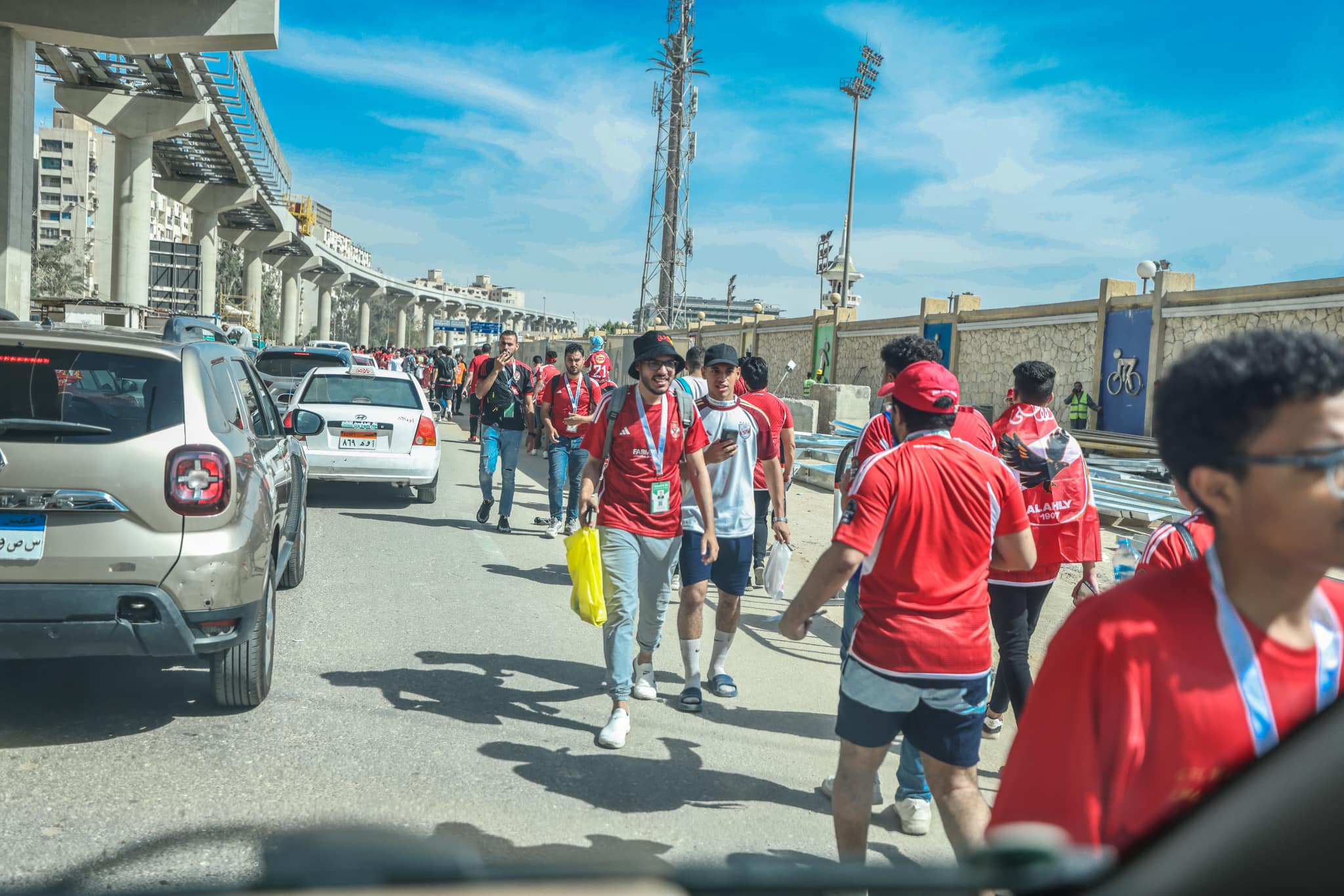 جماهير الأهلي في طريقها إلى استاد القاهرة لحضور مباراة الترجي