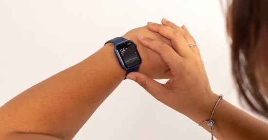 You are currently viewing تحقق من بيانات نسبة السكر في الدم مباشرة عبر Apple Watch.  تعرف على التفاصيل