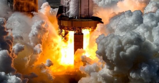 You are currently viewing الصين تطلق صاروخا لإرسال ثلاثة أقمار صناعية إلى الفضاء