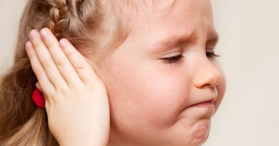 Read more about the article كيف يؤثر التهاب الأذن المزمن في مرحلة الطفولة على السمع؟