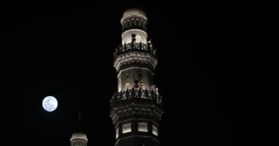 You are currently viewing ويظهر قمر الفراولة في السماء خلال الانقلاب الصيفي