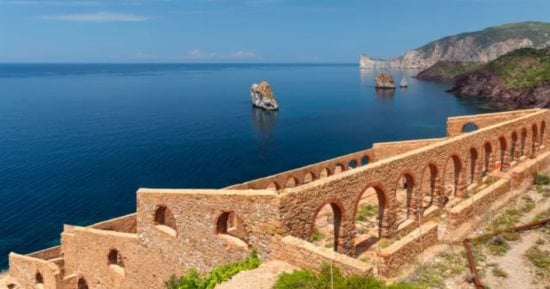 You are currently viewing جزيرة إيطالية تقدم الإقامة المجانية مقابل المشي