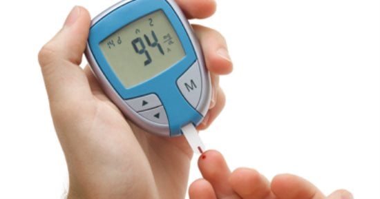 You are currently viewing إذا كنت مصابًا بالسكري، فاعرف أفضل وقت للتحقق من مستوى السكر في الدم