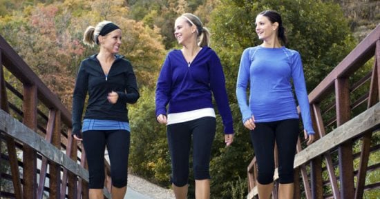 You are currently viewing كيف يساعد المشي السريع على إنقاص الوزن؟