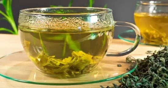 You are currently viewing فوائد الشاي الأخضر في الحقيقة والمبالغة.. 8 حقائق عليك معرفتها