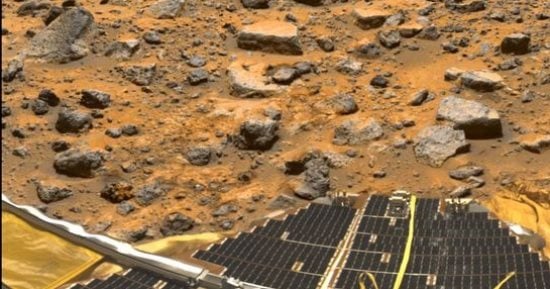 You are currently viewing مثل اليوم، تصل أول مركبة فضائية تابعة لناسا إلى سطح المريخ